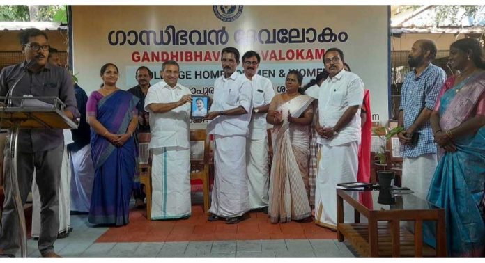 കോന്നി എലിയറയ്ക്കൽ ഗാന്ധിഭവൻ ദേവലോകത്തിൽ രാജ്യത്തിന്റെ 77 മത് റിപ്പബ്ലിക് ദിനാഘോഷം നടത്തി കോന്നി എലിയറയ്ക്കൽ ഗാന്ധിഭവൻ ദേവലോകത്തിൽ രാജ്യത്തിന്റെ 77 മത് റിപ്പബ്ലിക് ദിനാഘോഷം നടത്തി