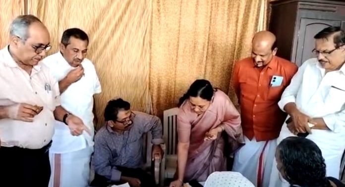 കൂടെ പിറന്നവരാകാൻ രക്തബന്ധം വേണമെന്നില്ലെന്ന് തെളിയിച്ച പ്രസ്ഥാനമാണ് കേരള ജനവേദിയെന്ന് ആരോഗ്യമന്ത്രി കൂടെ പിറന്നവരാകാൻ രക്തബന്ധം വേണമെന്നില്ലെന്ന് തെളിയിച്ച പ്രസ്ഥാനമാണ് കേരള ജനവേദിയെന്ന് ആരോഗ്യമന്ത്രി