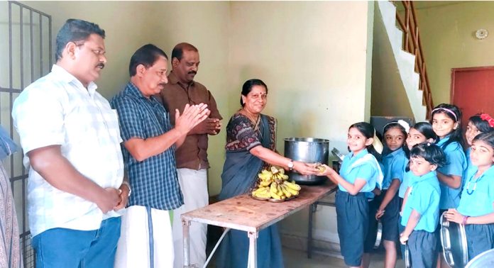റാന്നി ഗ്രാമപഞ്ചായത്തിലെ സർക്കാർ വിദ്യാലയങ്ങളിലെ മുഴുവൻ വിദ്യാർത്ഥികൾക്കും പ്രഭാത ഭക്ഷണം റാന്നി ഗ്രാമപഞ്ചായത്തിലെ സർക്കാർ വിദ്യാലയങ്ങളിലെ മുഴുവൻ വിദ്യാർത്ഥികൾക്കും പ്രഭാത ഭക്ഷണം