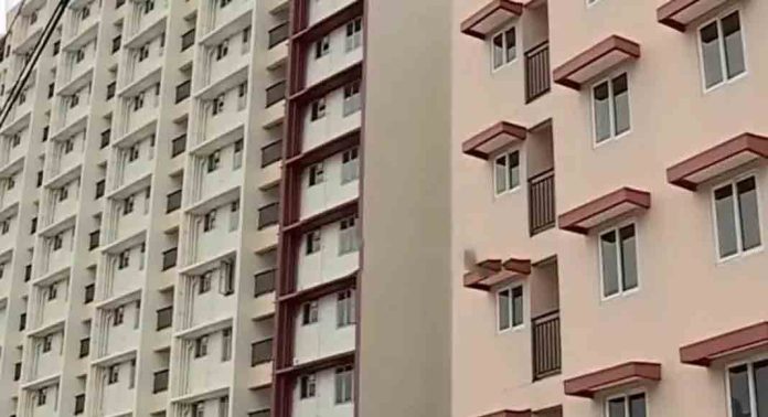 കൊച്ചിയിൽ മുഖ്യമന്ത്രി ഉദ്ഘാടനം ചെയ്ത ഫ്ലാറ്റ് സമുച്ചയം ഭവനരഹിതർക്ക് ഇനിയും കൈകൈമാറിയില്ല കൊച്ചിയിൽ മുഖ്യമന്ത്രി ഉദ്ഘാടനം ചെയ്ത ഫ്ലാറ്റ് സമുച്ചയം ഭവനരഹിതർക്ക് ഇനിയും കൈകൈമാറിയില്ല