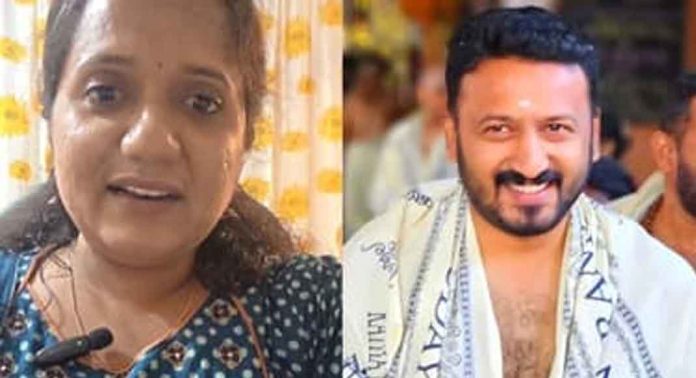 രാഹുൽ മാങ്കൂട്ടത്തിലിനെ പിന്തുണച്ചും നിലവിലെ പരാതികളിൽ സംശയം പ്രകടിപ്പിച്ചും പത്തനംതിട്ട ജില്ലാ പഞ്ചായത്ത് അംഗം ശ്രീനാദേവി കുഞ്ഞമ്മ രംഗത്ത് രാഹുൽ മാങ്കൂട്ടത്തിലിനെ പിന്തുണച്ചും നിലവിലെ പരാതികളിൽ സംശയം പ്രകടിപ്പിച്ചും പത്തനംതിട്ട ജില്ലാ പഞ്ചായത്ത് അംഗം ശ്രീനാദേവി കുഞ്ഞമ്മ രംഗത്ത്