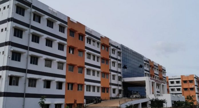 കോടികള് മുടക്കി നിര്മ്മിച്ച കോന്നി മെഡിക്കല് കോളേജില് മാലിന്യ സംസ്കരണ സംവിധാനമില്ല കോടികള് മുടക്കി നിര്മ്മിച്ച കോന്നി മെഡിക്കല് കോളേജില് മാലിന്യ സംസ്കരണ സംവിധാനമില്ല