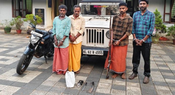 തണ്ണിത്തോട് മ്ലാവിനെ വേട്ടയാടാന് എത്തിയ സംഘം വനപാലകരുടെ പിടിയില് തണ്ണിത്തോട് മ്ലാവിനെ വേട്ടയാടാന് എത്തിയ സംഘം വനപാലകരുടെ പിടിയില്