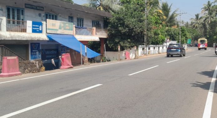 അപകട മേഖലയായ മൈലപ്ര പള്ളിപ്പടിയില് റോഡില് സുരക്ഷ ഒരുക്കാതെ അധികൃതര് അപകട മേഖലയായ മൈലപ്ര പള്ളിപ്പടിയില് റോഡില് സുരക്ഷ ഒരുക്കാതെ അധികൃതര്