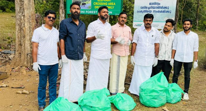 ശബരിമല പാതയിൽ ‘ശബരീ ശുചിത്വം’ പൂർത്തിയാക്കി യൂത്ത് കോൺഗ്രസ് ശബരിമല പാതയിൽ ‘ശബരീ ശുചിത്വം’ പൂർത്തിയാക്കി യൂത്ത് കോൺഗ്രസ്