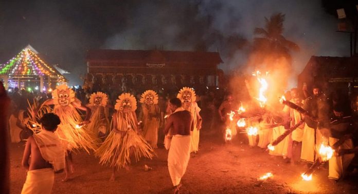 കോട്ടാങ്ങൽ കരയുടെ ഗണപതിക്കോലം തുള്ളി ഒഴിഞ്ഞു – ഇന്ന് കുളത്തൂർ കരയുടെ അടവി കോട്ടാങ്ങൽ കരയുടെ ഗണപതിക്കോലം തുള്ളി ഒഴിഞ്ഞു – ഇന്ന് കുളത്തൂർ കരയുടെ അടവി