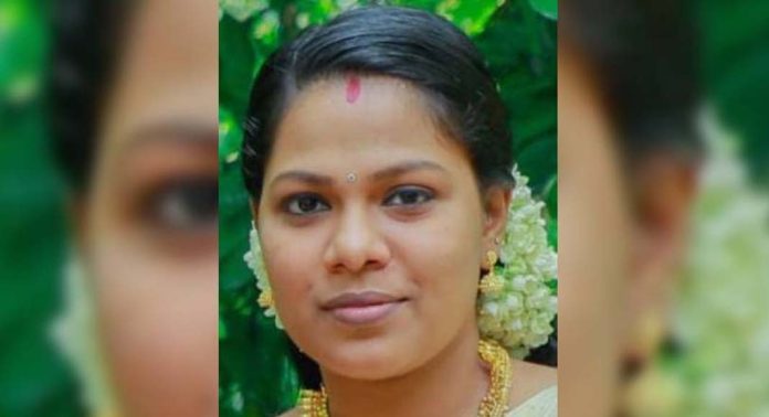 പ്രസവത്തിന് പിന്നാലെ യുവതി മരിച്ച സംഭവത്തില് വിശദീകരണവുമായി ആശുപത്രി അധികൃതർ പ്രസവത്തിന് പിന്നാലെ യുവതി മരിച്ച സംഭവത്തില് വിശദീകരണവുമായി ആശുപത്രി അധികൃതർ