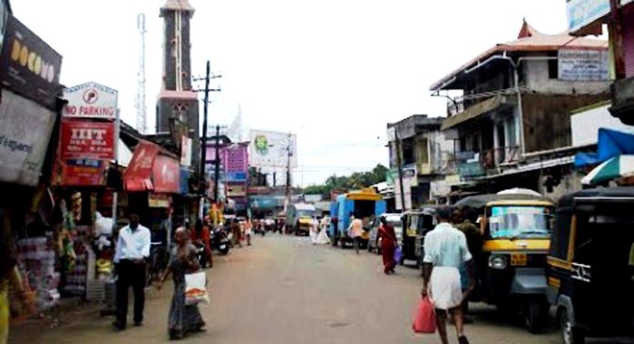 പത്തനംതിട്ട നഗരത്തില് മദ്യപരുടെയും സാമൂഹ്യ വിരുദ്ധരുടെയും വിളയാട്ടം പത്തനംതിട്ട നഗരത്തില് മദ്യപരുടെയും സാമൂഹ്യ വിരുദ്ധരുടെയും വിളയാട്ടം