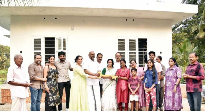 ഡോ. എം. എസ്. സുനിലിന്റെ 370 -മത് സ്നേഹഭവനം മാർക്ക് സംഘടനയുടെ സിൽവർ ജൂബിലി ആഘോഷങ്ങളുടെ ഭാഗമായി നൽകി ഡോ. എം. എസ്. സുനിലിന്റെ 370 -മത് സ്നേഹഭവനം മാർക്ക് സംഘടനയുടെ സിൽവർ ജൂബിലി ആഘോഷങ്ങളുടെ ഭാഗമായി നൽകി