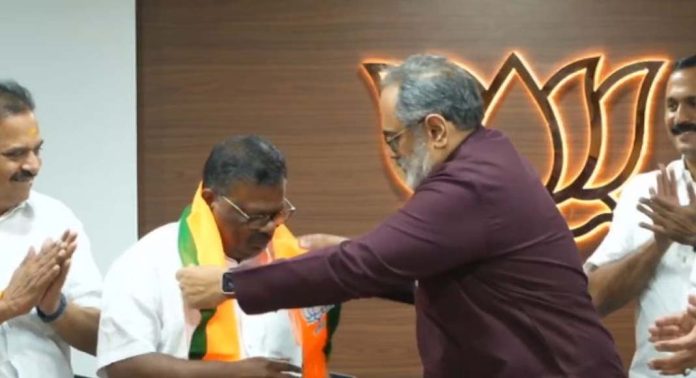 ബിജെപിയിൽ അംഗത്വം സ്വീകരിച്ച് എസ് രാജേന്ദ്രൻ ബിജെപിയിൽ അംഗത്വം സ്വീകരിച്ച് എസ് രാജേന്ദ്രൻ