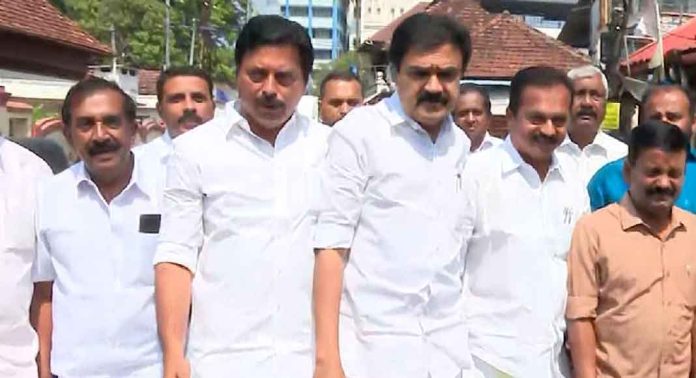 കേരള കോണ്ഗ്രസ് എം മുന്നണി വിടുമെന്ന അഭ്യൂഹങ്ങള്ക്ക് വിരാമമിടാന് ഒറ്റക്കെട്ടാണെന്ന് പ്രഖ്യാപിച്ച് നേതാക്കള് കേരള കോണ്ഗ്രസ് എം മുന്നണി വിടുമെന്ന അഭ്യൂഹങ്ങള്ക്ക് വിരാമമിടാന് ഒറ്റക്കെട്ടാണെന്ന് പ്രഖ്യാപിച്ച് നേതാക്കള്