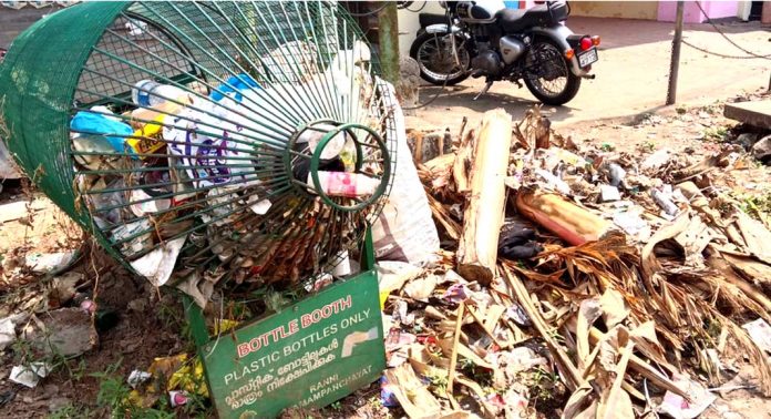 റാന്നി രാമപുരം ക്ഷേത്ര കവാടത്തിന് സമീപം കുന്നുകൂടി മാലിന്യം ; കണ്ടില്ലെന്നു നടിച്ച് റാന്നി ഗ്രാമപഞ്ചായത്ത് റാന്നി രാമപുരം ക്ഷേത്ര കവാടത്തിന് സമീപം കുന്നുകൂടി മാലിന്യം ; കണ്ടില്ലെന്നു നടിച്ച് റാന്നി ഗ്രാമപഞ്ചായത്ത്