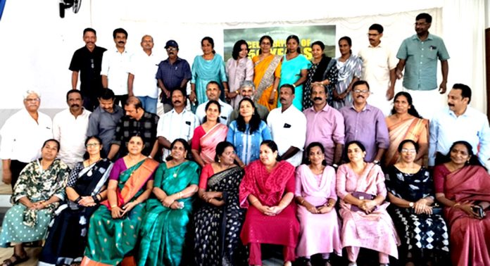 പീരുമേട് സി.പി.എം ഗവർമെന്റ് ഹൈസ്ക്കൂളിലെ 84 എസ്.എസ്.എൽ.സി ബാച്ചിന്റെ സംഗമം നടന്നു പീരുമേട് സി.പി.എം ഗവർമെന്റ് ഹൈസ്ക്കൂളിലെ 84 എസ്.എസ്.എൽ.സി ബാച്ചിന്റെ സംഗമം നടന്നു