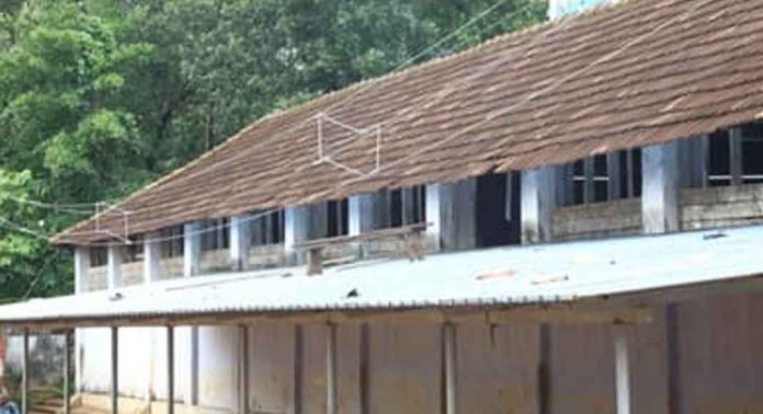 തേവലക്കര സ്കൂളില് വിദ്യാര്ഥി ഷോക്കേറ്റ് മരിച്ച സംഭവം : പ്രധാനാധ്യാപികയുടെ സസ്പെന്ഷന് പിന്വലിച്ചു തേവലക്കര സ്കൂളില് വിദ്യാര്ഥി ഷോക്കേറ്റ് മരിച്ച സംഭവം : പ്രധാനാധ്യാപികയുടെ സസ്പെന്ഷന് പിന്വലിച്ചു
