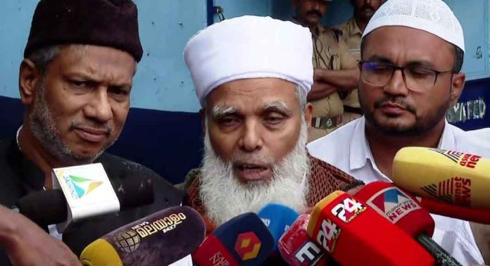പാണക്കാട് തങ്ങളെ കുറിച്ചുള്ള പരാമർശത്തിൽ മുക്കം ഉമർ ഫൈസിക്ക് ശാസന പാണക്കാട് തങ്ങളെ കുറിച്ചുള്ള പരാമർശത്തിൽ മുക്കം ഉമർ ഫൈസിക്ക് ശാസന