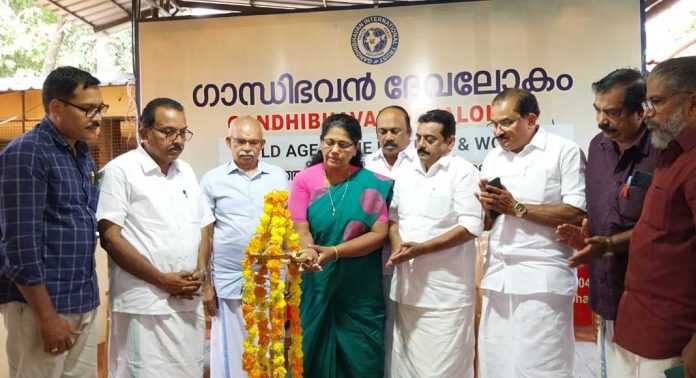 ഗാന്ധിഭവന് അമ്മയ്ക്കൊരുമ്മ പദ്ധതിക്ക് തുടക്കമായി ഗാന്ധിഭവന് അമ്മയ്ക്കൊരുമ്മ പദ്ധതിക്ക് തുടക്കമായി