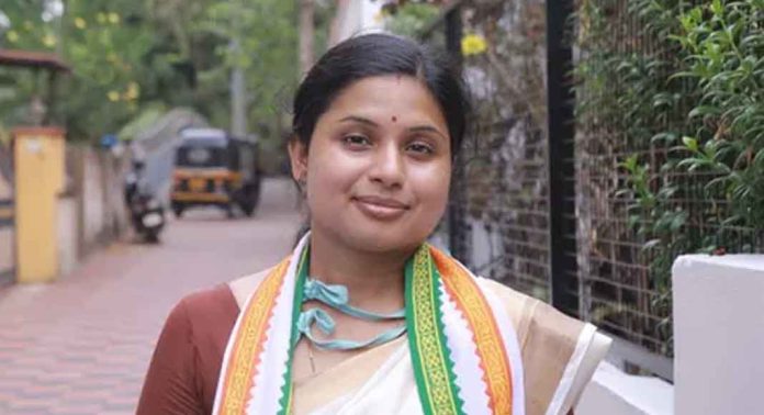 മുഖ്യമന്ത്രിയെ വിമർശിച്ച കേസിൽ തീരുമാനമായെന്ന് വീണാ നായർ മുഖ്യമന്ത്രിയെ വിമർശിച്ച കേസിൽ തീരുമാനമായെന്ന് വീണാ നായർ