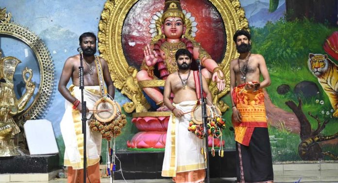ആഗ്രഹം സഫലം ; അയ്യന്റെ സന്നിധിയില് സോപാനസംഗീതവുമായി ബഹറിനില് നിന്നു കലാകാരന്മാര് ആഗ്രഹം സഫലം ; അയ്യന്റെ സന്നിധിയില് സോപാനസംഗീതവുമായി ബഹറിനില് നിന്നു കലാകാരന്മാര്