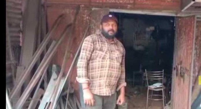 ഉടമ അറിയാതെ ബാങ്ക് അക്കൗണ്ടിൽ നിന്ന് പണം നഷ്ടപ്പെട്ടതായി പരാതി ഉടമ അറിയാതെ ബാങ്ക് അക്കൗണ്ടിൽ നിന്ന് പണം നഷ്ടപ്പെട്ടതായി പരാതി