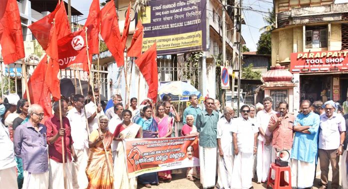 മഹാത്മ ഗാന്ധി ഗ്രാമീണ തൊഴിലുറപ്പ് പദ്ധതി അട്ടിമറിച്ച കേന്ദ്രസർക്കാർ നടപടി പിൻവലിക്കണമെന്ന് യൂ റ്റി യൂ സി മഹാത്മ ഗാന്ധി ഗ്രാമീണ തൊഴിലുറപ്പ് പദ്ധതി അട്ടിമറിച്ച കേന്ദ്രസർക്കാർ നടപടി പിൻവലിക്കണമെന്ന് യൂ റ്റി യൂ സി