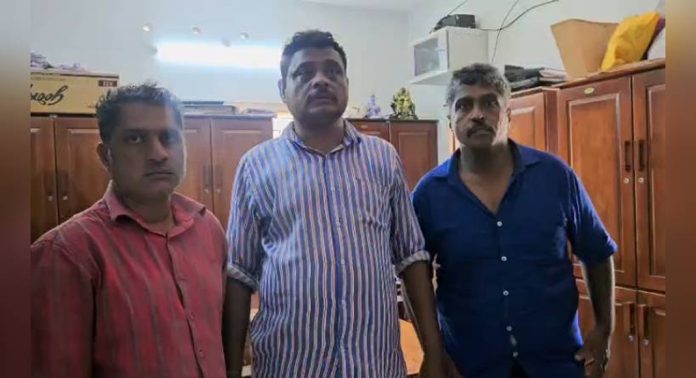മൈക്രോഫിനാൻസ് തട്ടിപ്പ് ; കൊല്ലത്ത് മൂന്നു പേർ പിടിയിൽ മൈക്രോഫിനാൻസ് തട്ടിപ്പ് ; കൊല്ലത്ത് മൂന്നു പേർ പിടിയിൽ