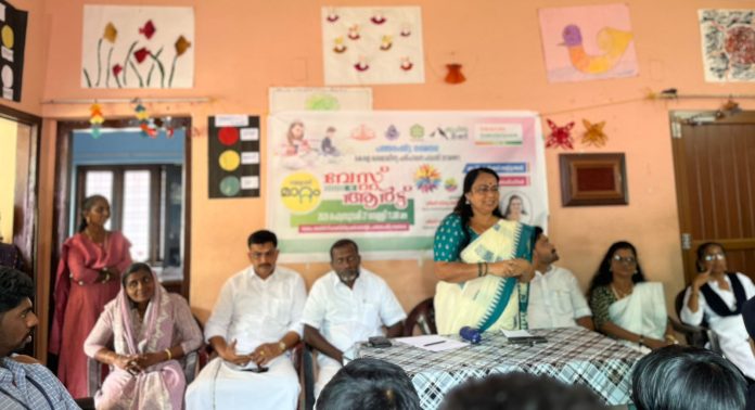 പാഴ്വസ്തുവിൽ നിന്ന് പൂക്കൾ വിരിഞ്ഞു ; ഒപ്പം പുഞ്ചിരിയും പാഴ്വസ്തുവിൽ നിന്ന് പൂക്കൾ വിരിഞ്ഞു ; ഒപ്പം പുഞ്ചിരിയും