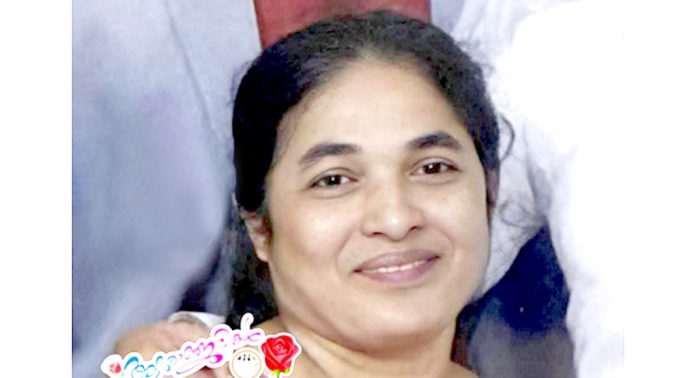 അടൂരില് ടോറസ് ലോറി കയറിയിറങ്ങി – സ്കൂട്ടര് യാത്രക്കാരിക്ക് ദാരുണാന്ത്യം അടൂരില് ടോറസ് ലോറി കയറിയിറങ്ങി – സ്കൂട്ടര് യാത്രക്കാരിക്ക് ദാരുണാന്ത്യം