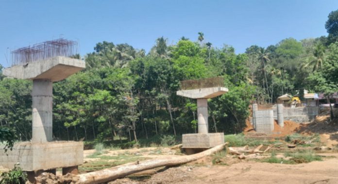 സ്ഥലം ഏറ്റെടുപ്പ് നടപടികള് പൂര്ത്തിയാക്കി ; അരുവാപ്പുലം – ഐരവണ് പാലം നിര്മ്മാണം ദ്രുതഗതിയില് പുരോഗമിക്കുന്നു സ്ഥലം ഏറ്റെടുപ്പ് നടപടികള് പൂര്ത്തിയാക്കി ; അരുവാപ്പുലം – ഐരവണ് പാലം നിര്മ്മാണം ദ്രുതഗതിയില് പുരോഗമിക്കുന്നു