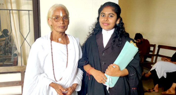 യാത്രാ ടിക്കറ്റോ പ്ലാറ്റ്ഫോം ടിക്കറ്റോ എടുക്കാതെ സ്ത്രീകളുടെ വെയിറ്റിങ്ങ് റൂം ഉപയോഗിച്ചു : പ്രതി നിരപരാധിയെന്ന് കോടതി യാത്രാ ടിക്കറ്റോ പ്ലാറ്റ്ഫോം ടിക്കറ്റോ എടുക്കാതെ സ്ത്രീകളുടെ വെയിറ്റിങ്ങ് റൂം ഉപയോഗിച്ചു : പ്രതി നിരപരാധിയെന്ന് കോടതി