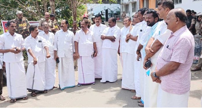 കോന്നി മെഡിക്കല് കോളേജ് നാഥനില്ലാ കളരി : പ്രൊഫ. സതീഷ് കൊച്ചുപറമ്പില് കോന്നി മെഡിക്കല് കോളേജ് നാഥനില്ലാ കളരി : പ്രൊഫ. സതീഷ് കൊച്ചുപറമ്പില്