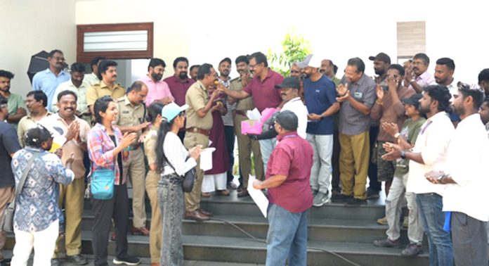 12 മണിക്കൂർ തൊഴിൽ സമയം – ഫെഫ്ക്കയുടെ ആവശ്യം അംഗീകരിച്ച് ഫിലിം പ്രൊഡ്യൂസേഴ്സ് അസോസിയേഷന് 12 മണിക്കൂർ തൊഴിൽ സമയം – ഫെഫ്ക്കയുടെ ആവശ്യം അംഗീകരിച്ച് ഫിലിം പ്രൊഡ്യൂസേഴ്സ് അസോസിയേഷന്
