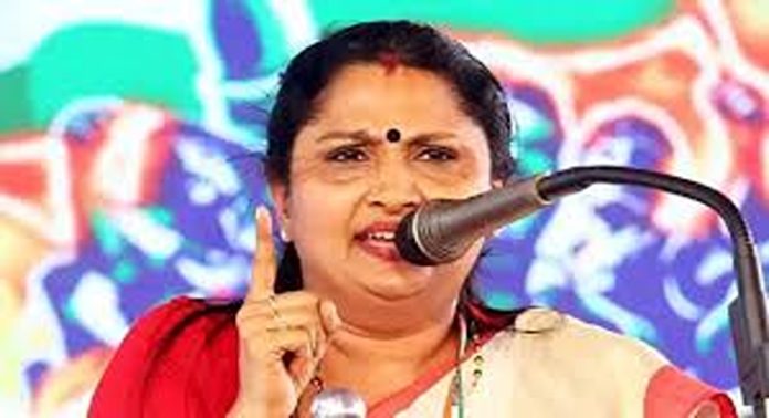 മന്ത്രിക്കു നേരെ നടന്ന പ്രതിഷേധത്തിൽ വീണ ജോർജിന് പരിക്കേറ്റുവെന്ന വാദം പച്ചക്കള്ളമാണെന്ന് കെപിസിസി ജനറൽ സെക്രട്ടറി അഡ്വ. ദീപ്തി മേരി വർഗീസ് മന്ത്രിക്കു നേരെ നടന്ന പ്രതിഷേധത്തിൽ വീണ ജോർജിന് പരിക്കേറ്റുവെന്ന വാദം പച്ചക്കള്ളമാണെന്ന് കെപിസിസി ജനറൽ സെക്രട്ടറി അഡ്വ. ദീപ്തി മേരി വർഗീസ്