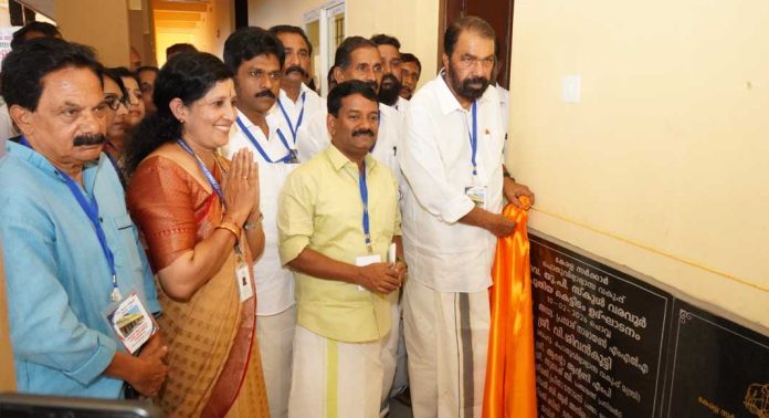 വരവൂര് സര്ക്കാര് യുപി സ്കൂള് പുതിയ കെട്ടിടം മന്ത്രി വി ശിവന്കുട്ടി ഉദ്ഘാടനം ചെയ്തു വരവൂര് സര്ക്കാര് യുപി സ്കൂള് പുതിയ കെട്ടിടം മന്ത്രി വി ശിവന്കുട്ടി ഉദ്ഘാടനം ചെയ്തു
