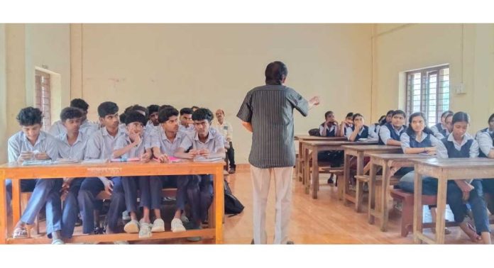 ഇടമുറി ഗവ.ഹയര് സെക്കന്ഡറി സ്കൂളില് വെച്ച് റിപ്പബ്ലിക് സദസ് നടത്തി ഇടമുറി ഗവ.ഹയര് സെക്കന്ഡറി സ്കൂളില് വെച്ച് റിപ്പബ്ലിക് സദസ് നടത്തി