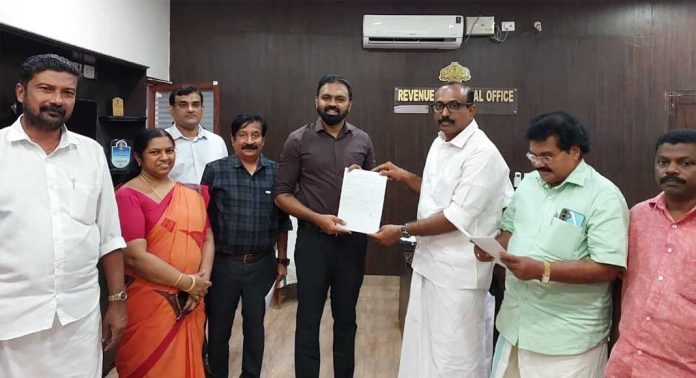 പത്തനംതിട്ട ജില്ലയിലെ അന്തിമ വോട്ടര് പട്ടിക പ്രസിദ്ധീകരിച്ചു പത്തനംതിട്ട ജില്ലയിലെ അന്തിമ വോട്ടര് പട്ടിക പ്രസിദ്ധീകരിച്ചു