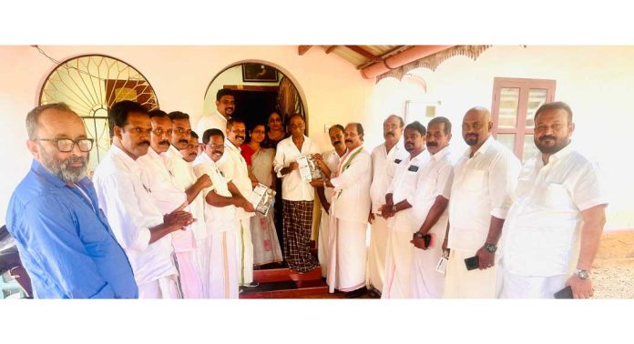 കോൺഗ്രസ് ഭവന സന്ദർശന പരിപാടി ബ്ലോക്ക്തല ഉദ്ഘാടനം നടത്തി കോൺഗ്രസ് ഭവന സന്ദർശന പരിപാടി ബ്ലോക്ക്തല ഉദ്ഘാടനം നടത്തി