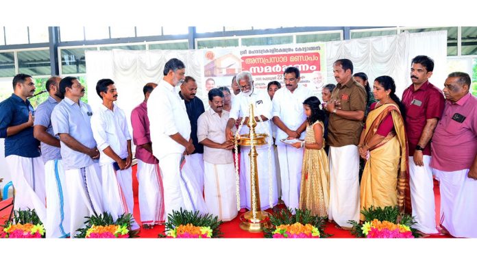 കോട്ടാങ്ങല് ദേവീ ക്ഷേത്രത്തിലെ അന്ന പ്രസാദ മണ്ഡപം നാടിന് സമർപ്പിച്ചു കോട്ടാങ്ങല് ദേവീ ക്ഷേത്രത്തിലെ അന്ന പ്രസാദ മണ്ഡപം നാടിന് സമർപ്പിച്ചു