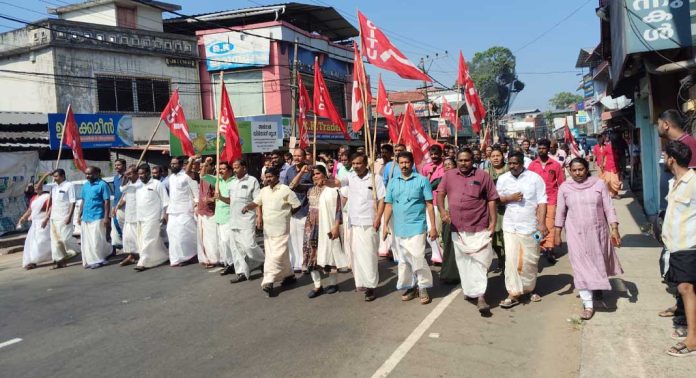 പണിമുടക്ക് പന്തളത്ത് പൂർണ്ണം ; കട കമ്പോളങ്ങൾ അടഞ്ഞു കിടന്നു പണിമുടക്ക് പന്തളത്ത് പൂർണ്ണം ; കട കമ്പോളങ്ങൾ അടഞ്ഞു കിടന്നു