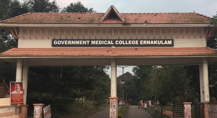 കളമശ്ശേരി മെഡിക്കൽ കോളേജിന് മലിനീകരണ നിയന്ത്രണ ബോർഡിന്റെ നോട്ടീസ് കളമശ്ശേരി മെഡിക്കൽ കോളേജിന് മലിനീകരണ നിയന്ത്രണ ബോർഡിന്റെ നോട്ടീസ്