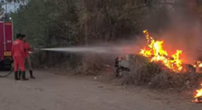 തിരുവല്ല റെയില്വേ സ്റ്റേഷന് പരിസരത്ത് തീ പിടുത്തം തിരുവല്ല റെയില്വേ സ്റ്റേഷന് പരിസരത്ത് തീ പിടുത്തം