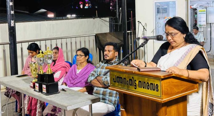 പത്തനംതിട്ട ജില്ലാ യുവജന കേന്ദ്രത്തിന്റെ നേതൃതത്തില് മണിനാദം ജില്ലാതല നാടന് പാട്ട് മത്സരം നടന്നു പത്തനംതിട്ട ജില്ലാ യുവജന കേന്ദ്രത്തിന്റെ നേതൃതത്തില് മണിനാദം ജില്ലാതല നാടന് പാട്ട് മത്സരം നടന്നു