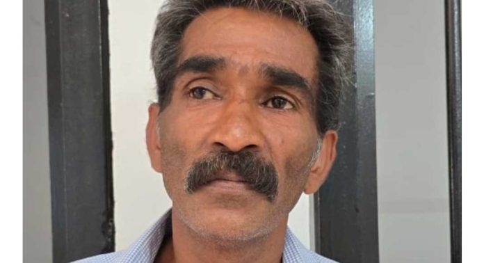 മധ്യവയസ്കന്റെ തലയ്ക്ക് വെട്ടി പരിക്കേൽപ്പിച്ച പെരുനാട് പോലീസിന്റെ പിടിയിൽ മധ്യവയസ്കന്റെ തലയ്ക്ക് വെട്ടി പരിക്കേൽപ്പിച്ച പെരുനാട് പോലീസിന്റെ പിടിയിൽ
