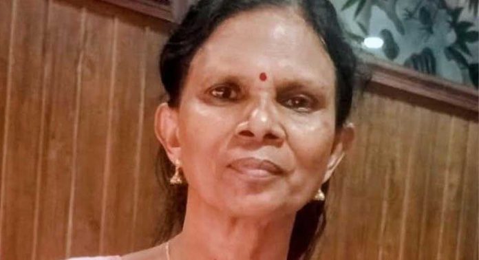 കോന്നിയിൽ ഉത്സവം കാണാൻ നടന്നു പോയ സ്ത്രീകൾക്ക് നേരെ കാറിടിച്ച് കയറ്റി ; ഒരാൾ മരിച്ചു കോന്നിയിൽ ഉത്സവം കാണാൻ നടന്നു പോയ സ്ത്രീകൾക്ക് നേരെ കാറിടിച്ച് കയറ്റി ; ഒരാൾ മരിച്ചു