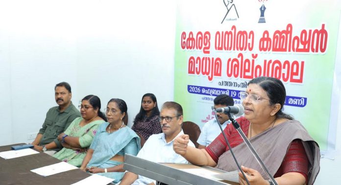 സ്ത്രീകള്ക്ക് നീതി ലഭ്യമാക്കാനുള്ള സമീപനം മാധ്യമങ്ങള് സ്വീകരിക്കണം : അഡ്വ. പി. സതീദേവി സ്ത്രീകള്ക്ക് നീതി ലഭ്യമാക്കാനുള്ള സമീപനം മാധ്യമങ്ങള് സ്വീകരിക്കണം : അഡ്വ. പി. സതീദേവി
