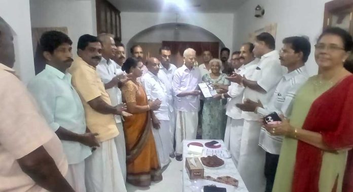 മൈലപ്രായിൽ കോൺഗ്രസ് ഭവന സന്ദർശന പരിപാടി ഉദ്ഘാടനം ചെയ്തു മൈലപ്രായിൽ കോൺഗ്രസ് ഭവന സന്ദർശന പരിപാടി ഉദ്ഘാടനം ചെയ്തു