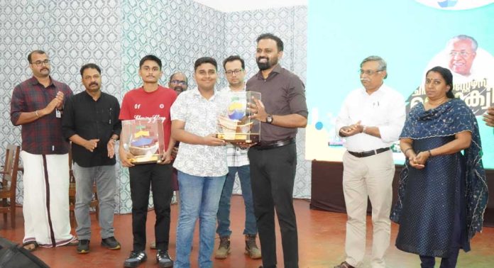 അറിവിന്റെ അങ്കത്തട്ടില് പ്രതിഭകളുടെ മാറ്റൊലി ; ഗ്രാന്റ് ഫിനാലെയ്ക്ക് പത്തനംതിട്ടയില് നിന്ന് 6 ടീമുകള് അറിവിന്റെ അങ്കത്തട്ടില് പ്രതിഭകളുടെ മാറ്റൊലി ; ഗ്രാന്റ് ഫിനാലെയ്ക്ക് പത്തനംതിട്ടയില് നിന്ന് 6 ടീമുകള്