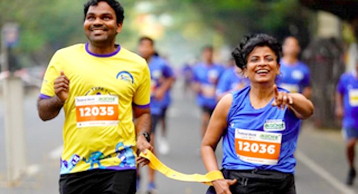കാഴ്ചയെ മറച്ച ഇരുട്ടിനും തളർത്താനായില്ല ആ പാദങ്ങളെ ; മാരത്തണിൽ താരമായി ലക്ഷ്മി നാരായണ കാഴ്ചയെ മറച്ച ഇരുട്ടിനും തളർത്താനായില്ല ആ പാദങ്ങളെ ; മാരത്തണിൽ താരമായി ലക്ഷ്മി നാരായണ