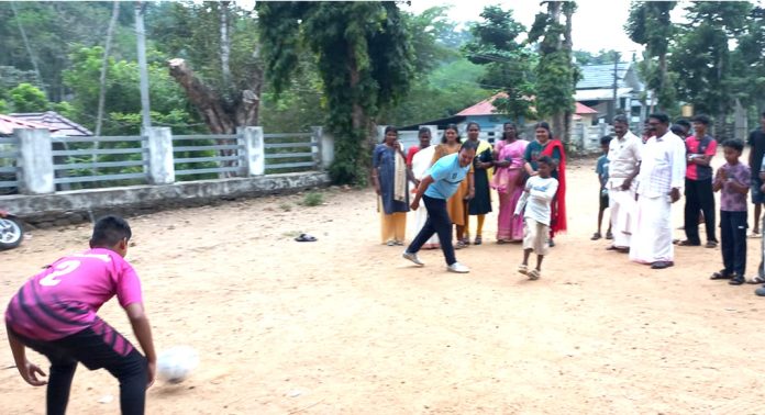 ഇലന്തൂർ ഗ്രാമപഞ്ചായത്തിൽ സമുന്നതി മൈക്രോ പ്ലാൻ – ഫുട്ബോൾ പരിശീലനം ആരംഭിച്ചു ഇലന്തൂർ ഗ്രാമപഞ്ചായത്തിൽ സമുന്നതി മൈക്രോ പ്ലാൻ – ഫുട്ബോൾ പരിശീലനം ആരംഭിച്ചു