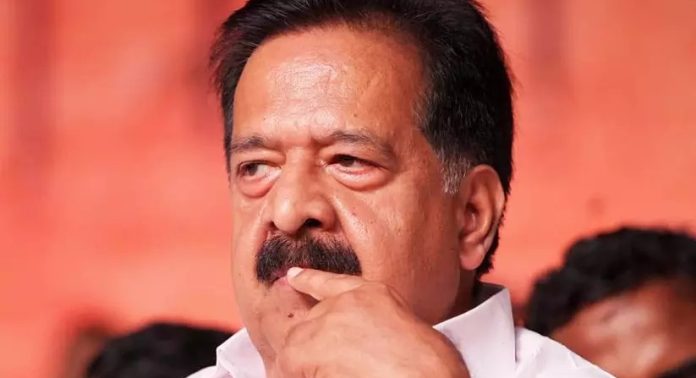 ഡാറ്റ ചോർച്ചയിൽ കൂടുതൽ രേഖകൾ പുറത്തുവിടും ; മുഖ്യമന്ത്രിയുടേത് വിലകുറഞ്ഞ നടപടിയെന്ന് രമേശ് ചെന്നിത്തല ഡാറ്റ ചോർച്ചയിൽ കൂടുതൽ രേഖകൾ പുറത്തുവിടും ; മുഖ്യമന്ത്രിയുടേത് വിലകുറഞ്ഞ നടപടിയെന്ന് രമേശ് ചെന്നിത്തല
