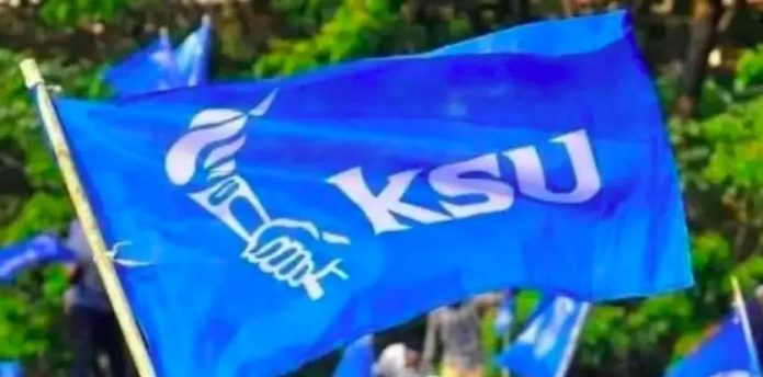 ആരോഗ്യ മന്ത്രിക്ക് ട്രോഫിയും മെഡിക്കൽ നെക്ക് കോളറും തപാൽ വഴി അയച്ച് കെഎസ്യു ആരോഗ്യ മന്ത്രിക്ക് ട്രോഫിയും മെഡിക്കൽ നെക്ക് കോളറും തപാൽ വഴി അയച്ച് കെഎസ്യു